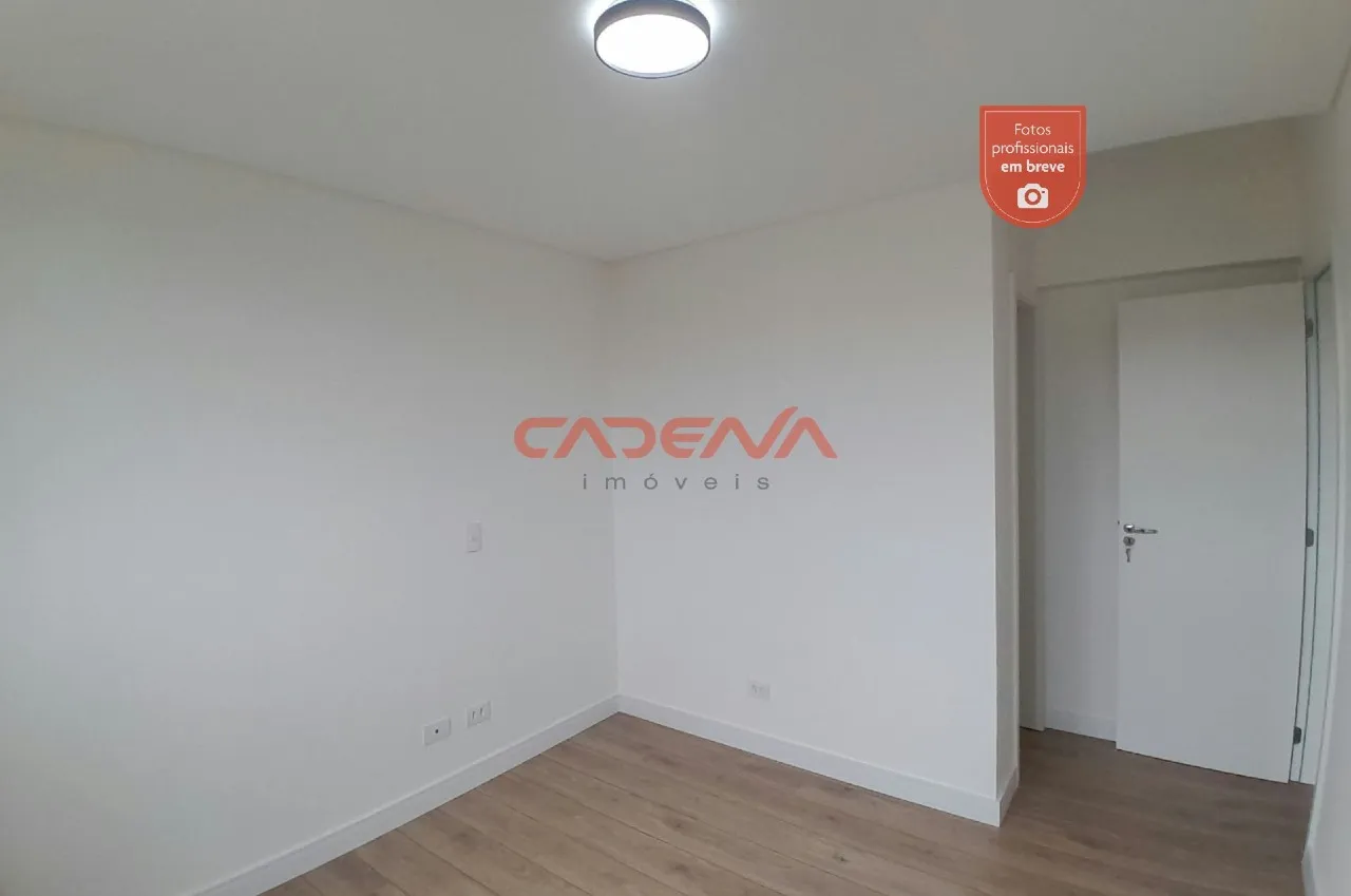 2-bedroom apartment with wood or laminate floors — photo 5