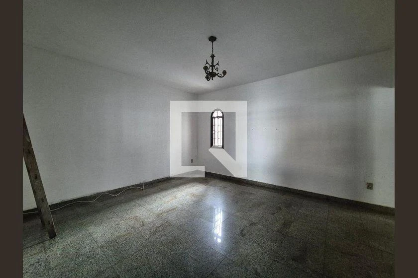 Рабочее место и 3 спальни: дом 100 м²