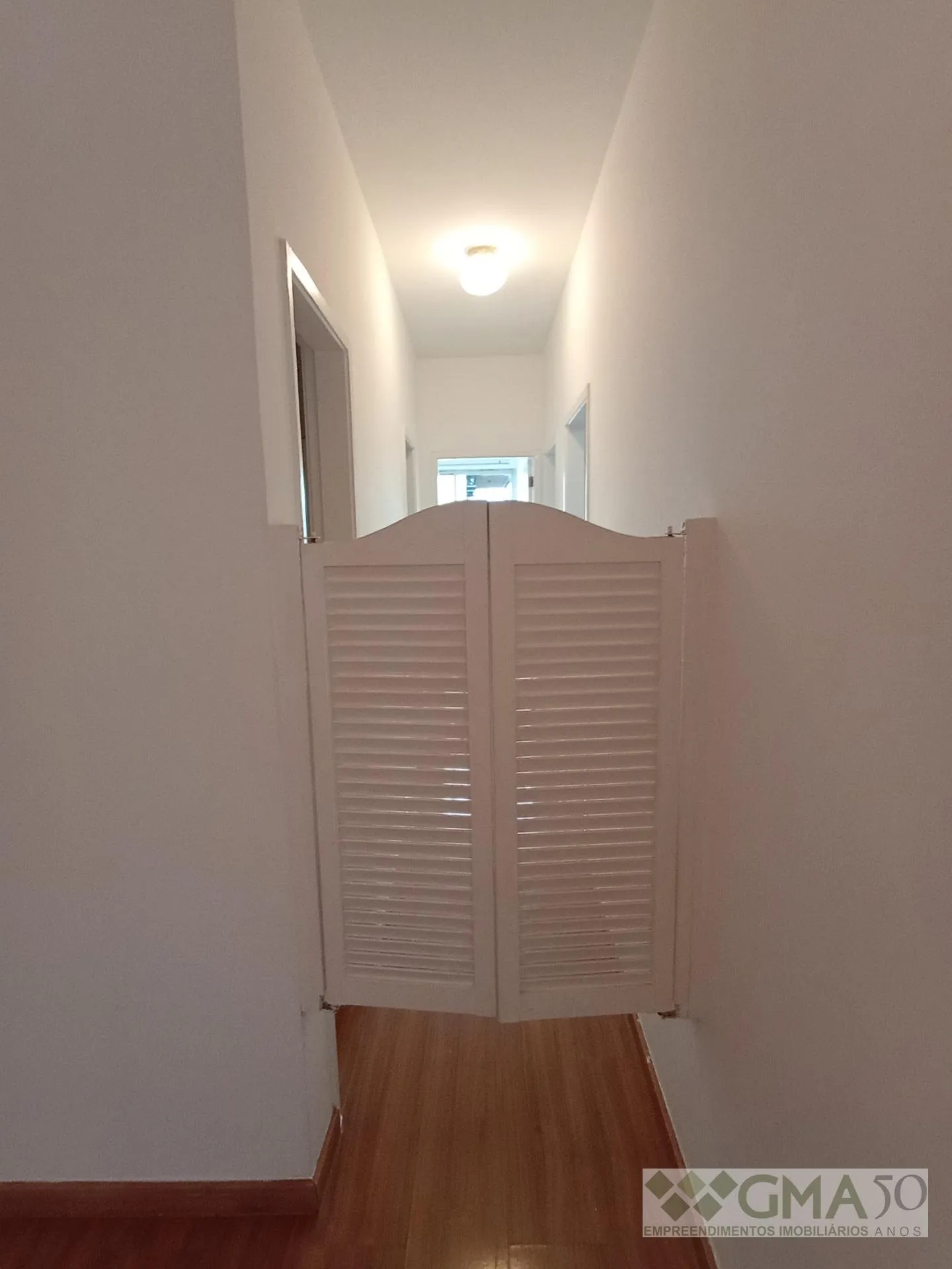 Wood or laminate floors in a 3-bedroom apartment, 92 m² — photo 21