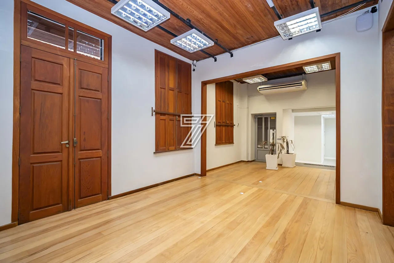 Unfurnished house with 5 bedrooms and 5 bathrooms — photo 3