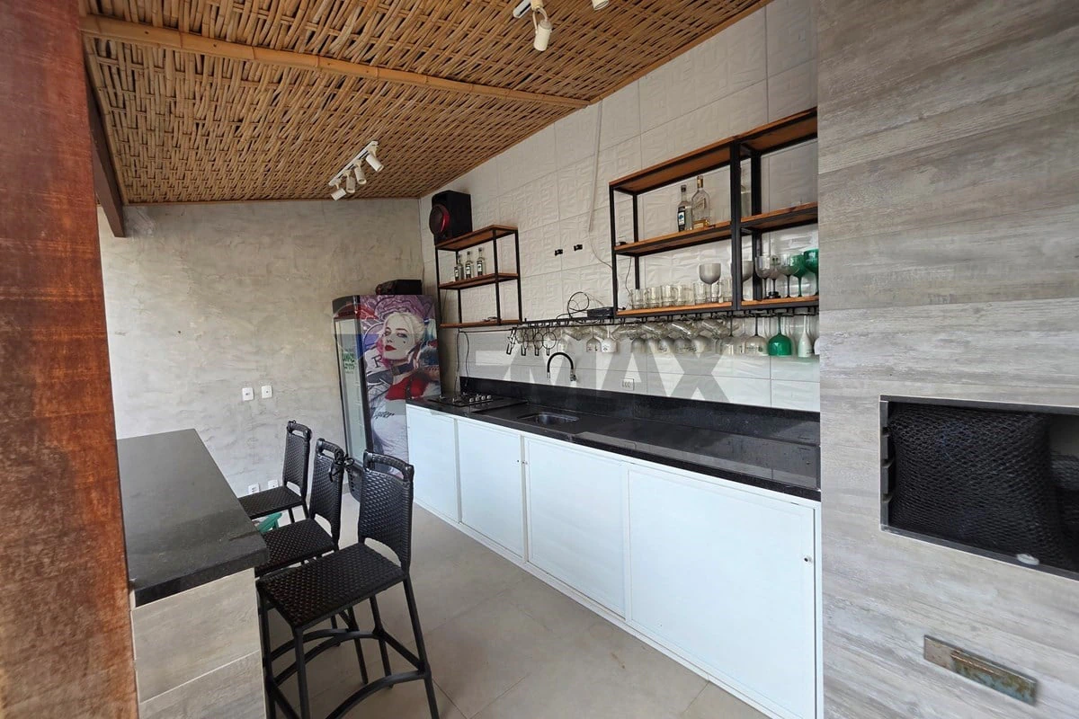 Balcony with a grill in a 3-bedroom house, 139 m² — photo 12