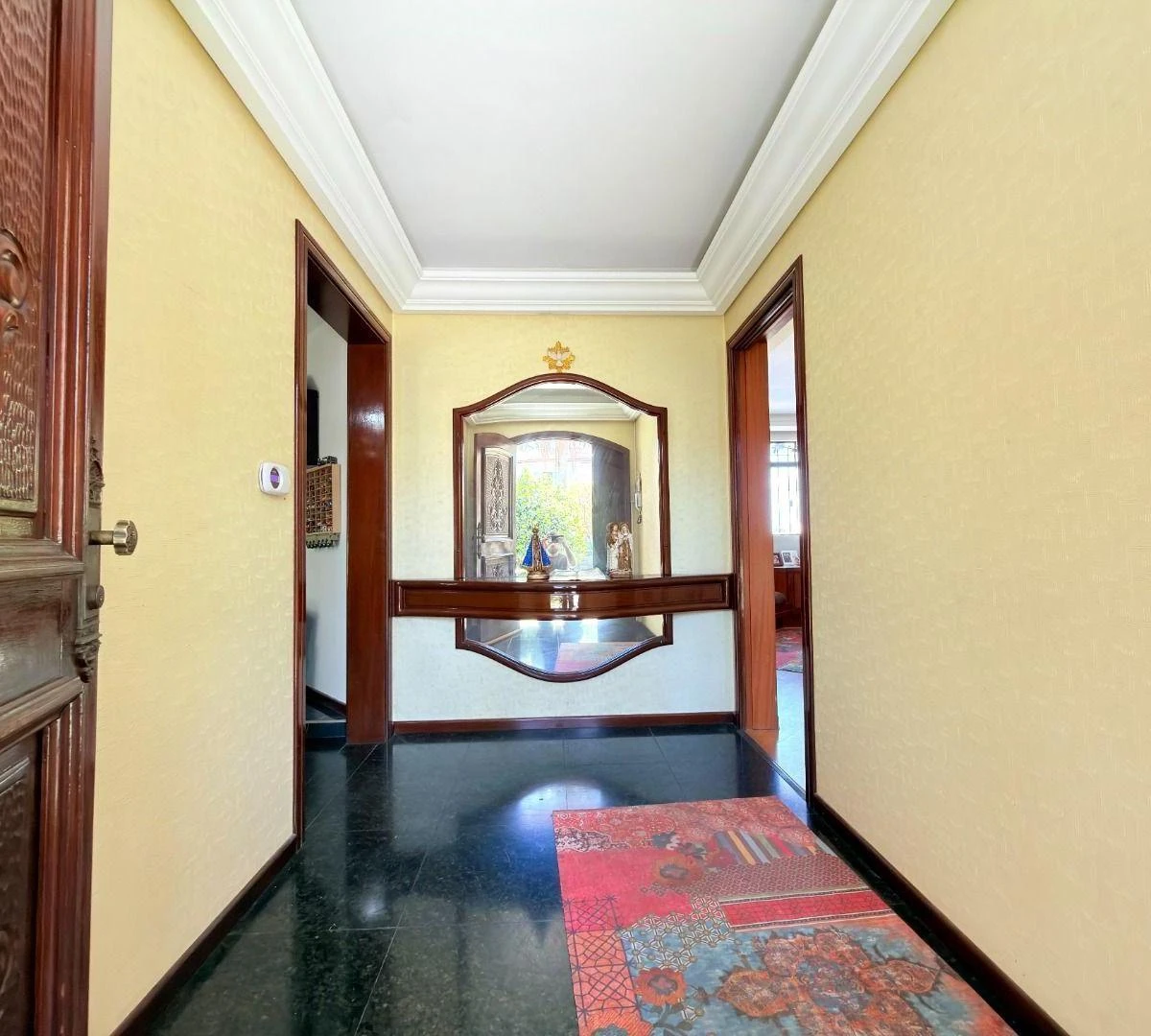4-bedroom house with a bathtub in Curitiba — photo 39