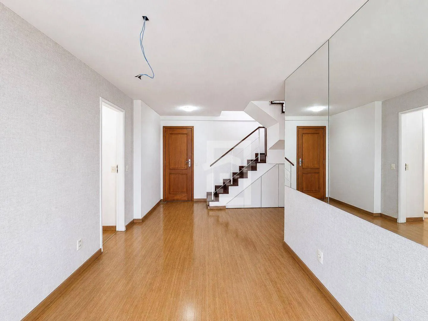 210 m² apartment with 3 bedrooms and glassed balcony — photo 4