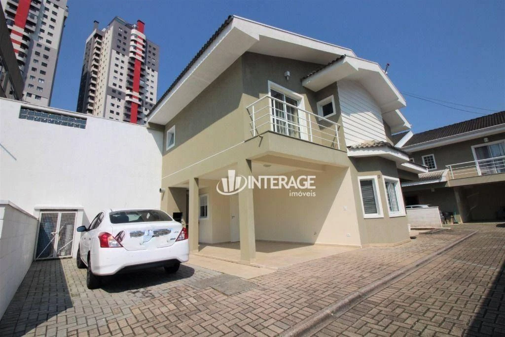 Balcony with a grill in a 3-bedroom house, 150 m² — photo 14