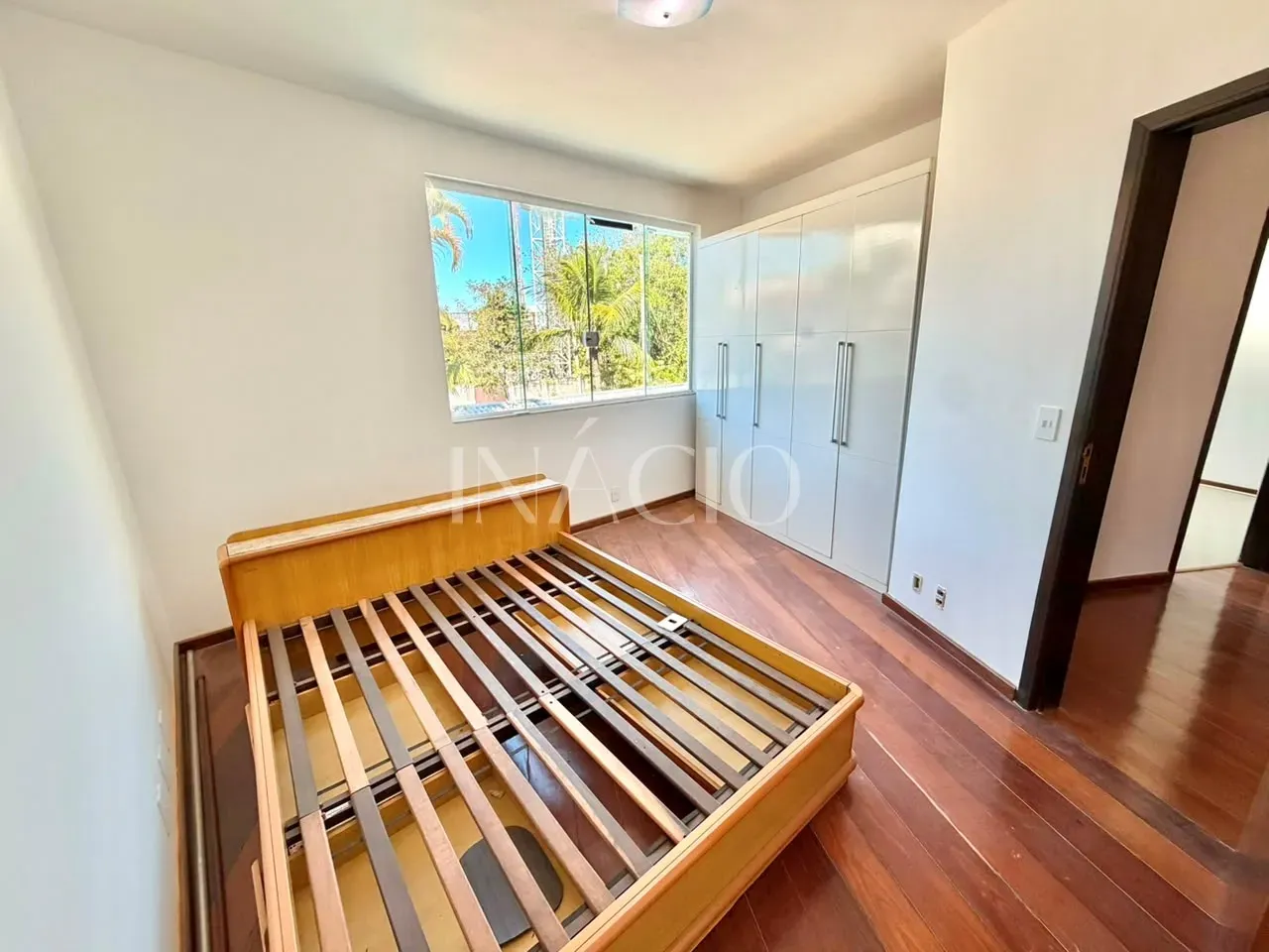 Casa duplex no térreo com 6 quartos e 3 suítes — photo 11