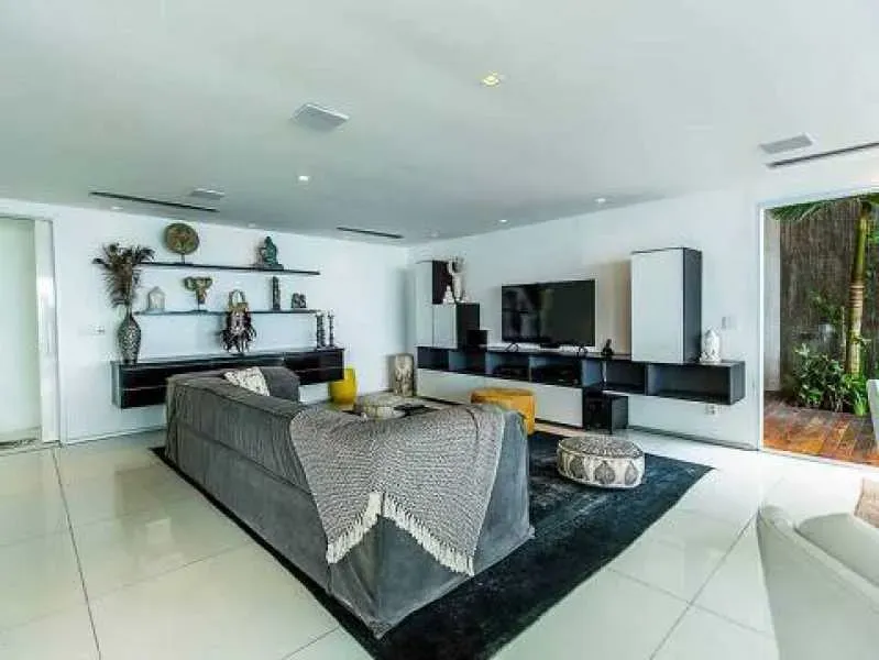 Triplex house with 7 bedrooms and 8 bathrooms — photo 26