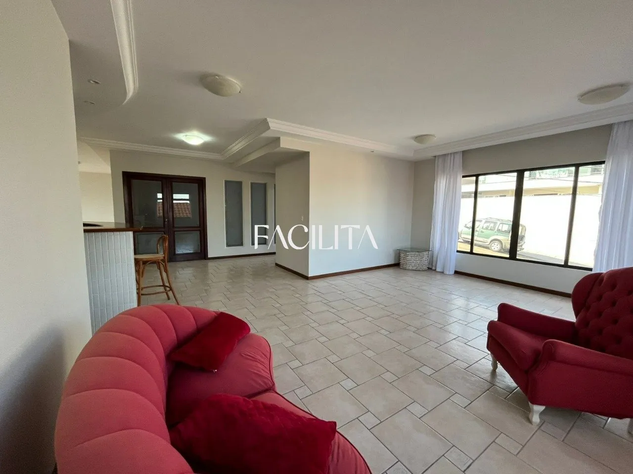 Furnished 456 m² house with 3 en-suite bedrooms and pool — photo 33