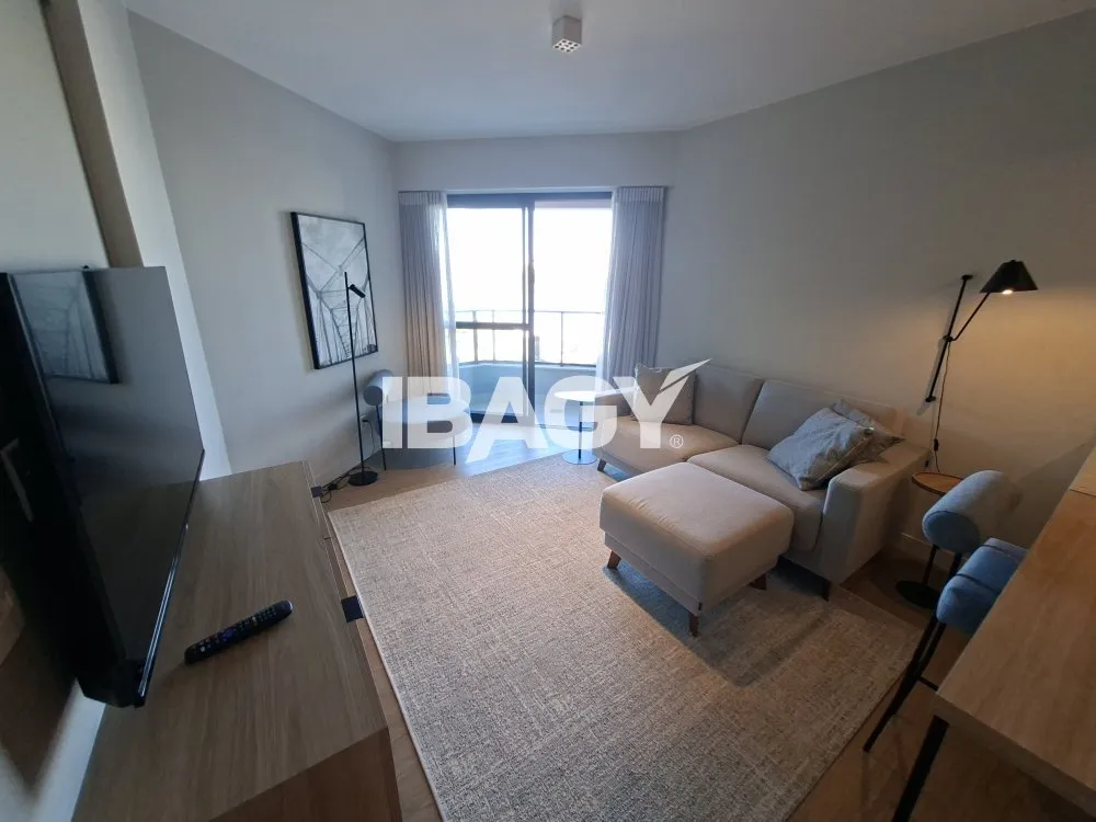 Studio with a glassed-in balcony and open-plan kitchen — photo 27