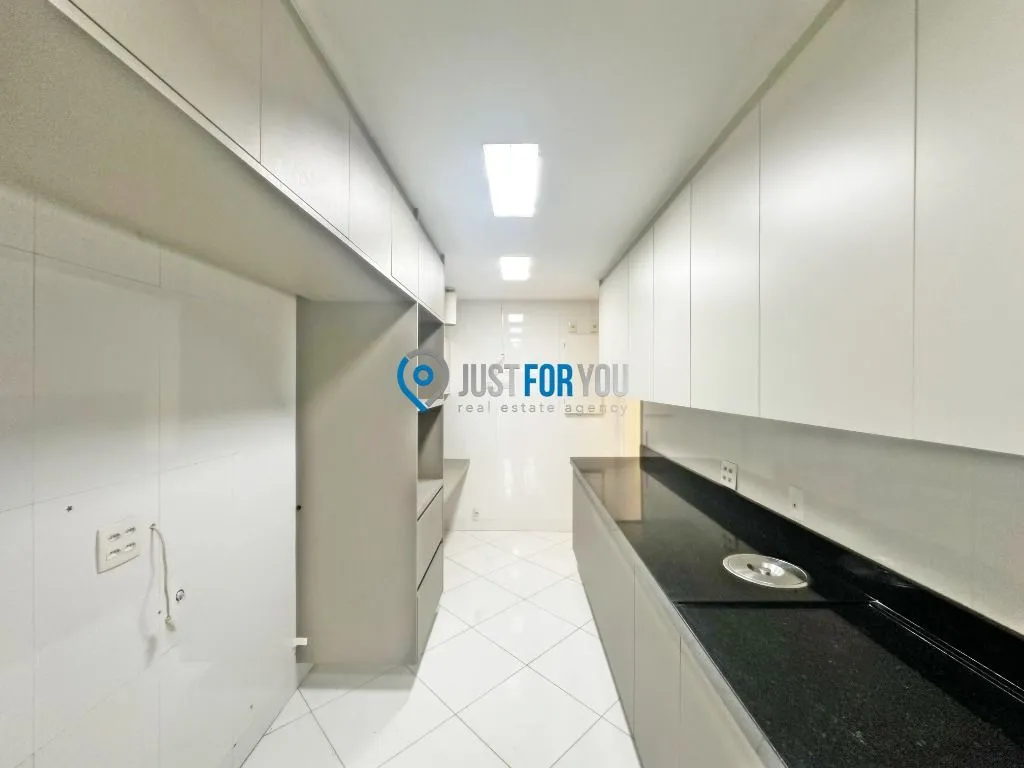 3-bedroom apartment with 5 bathrooms and 370 m² — photo 28