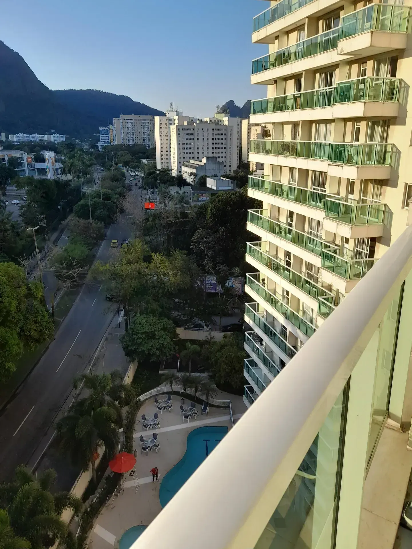 Apartamento com 2 quartos e varanda fechada de vidro — photo 40