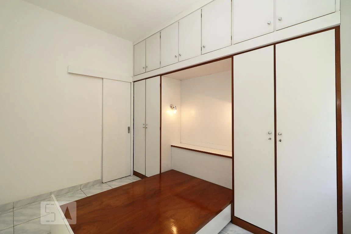 Apartamento de 1 quarto com piso de cerâmica e armários embutidos — photo 10