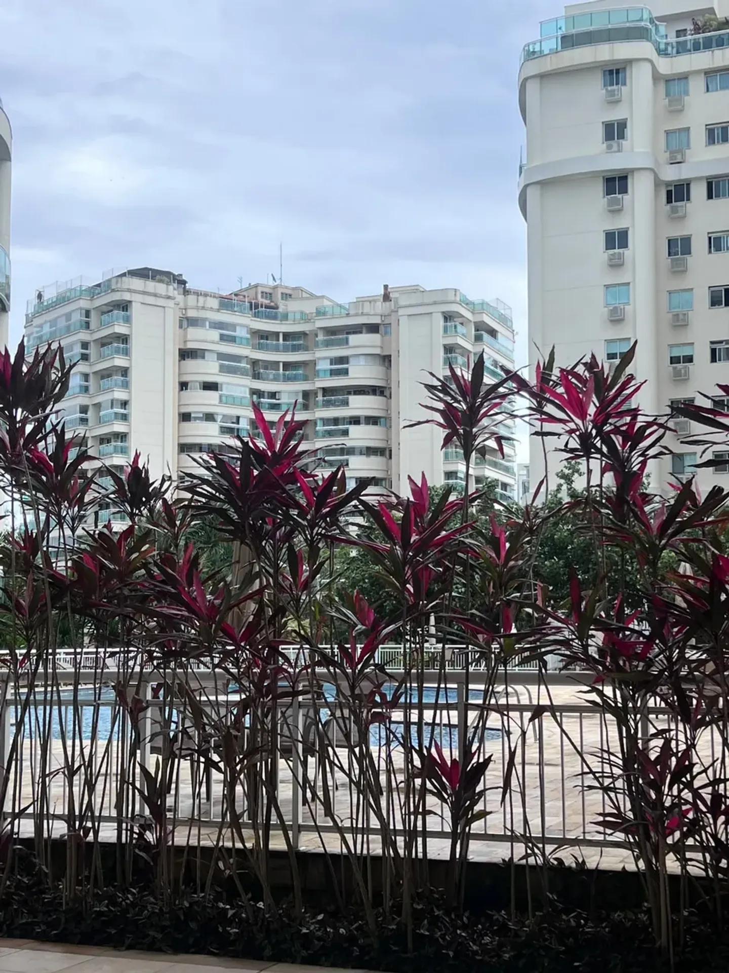Apartment on the 10th floor with a grill on the balcony — photo 93