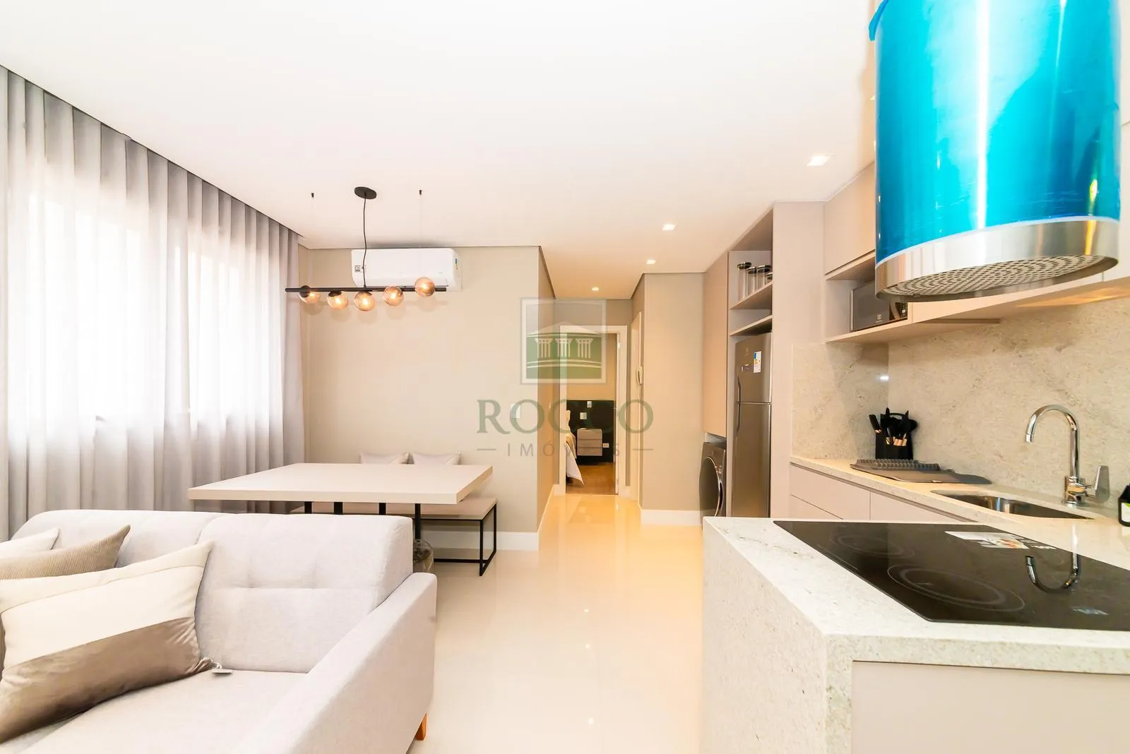 Furnished 1-bedroom apartment with an open kitchen — photo 2
