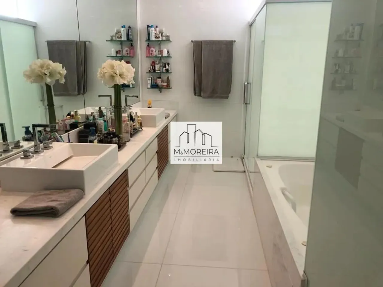 650 m² house with 5 bedrooms and 5 bathrooms — photo 15