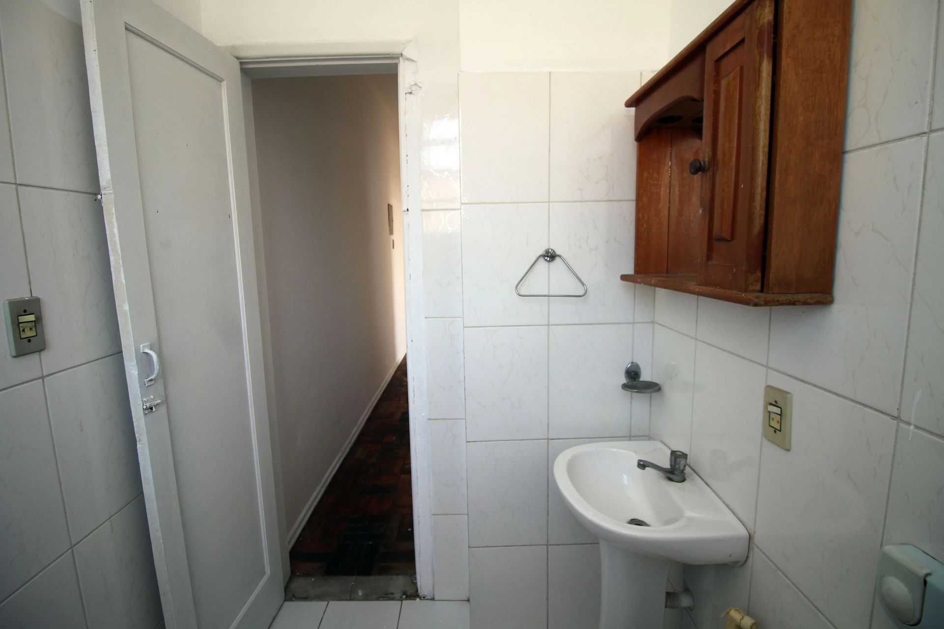 2-bedroom apartment with 1 bathroom and no parking — photo 2