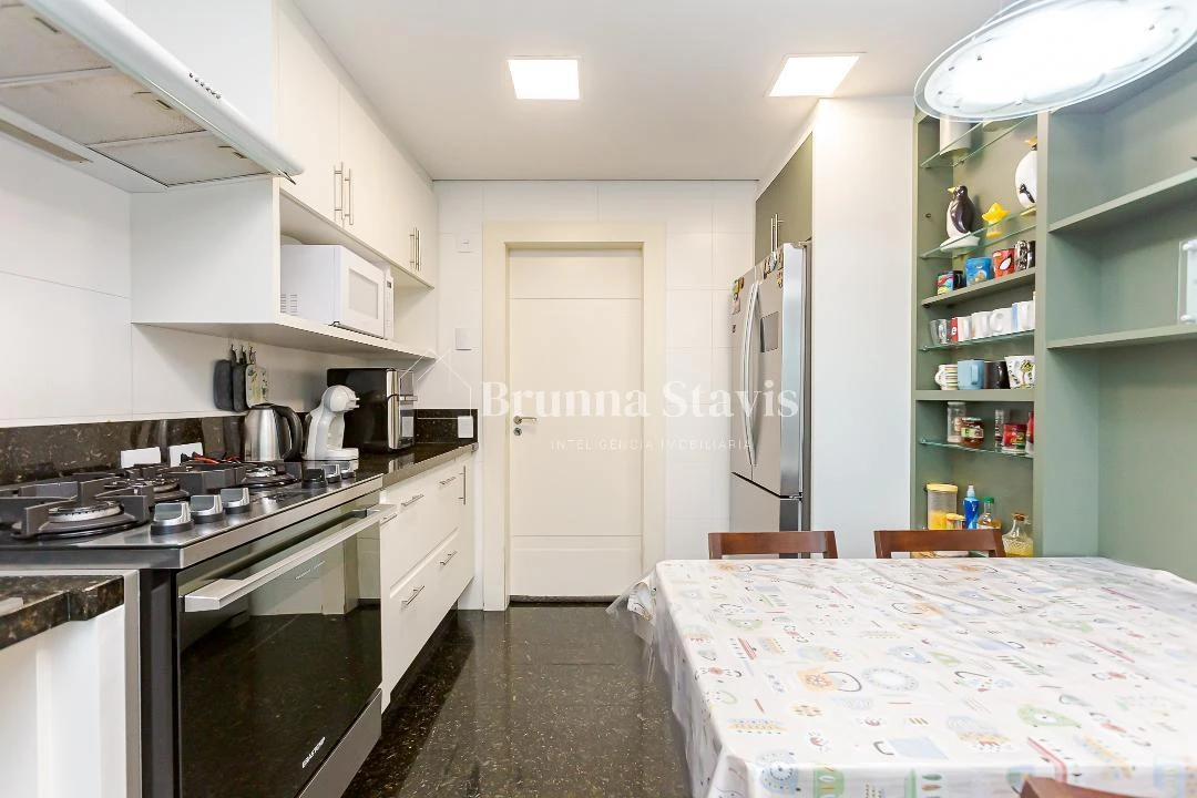 Furnished apartment of 379 m² with 3 en-suite suites — photo 16