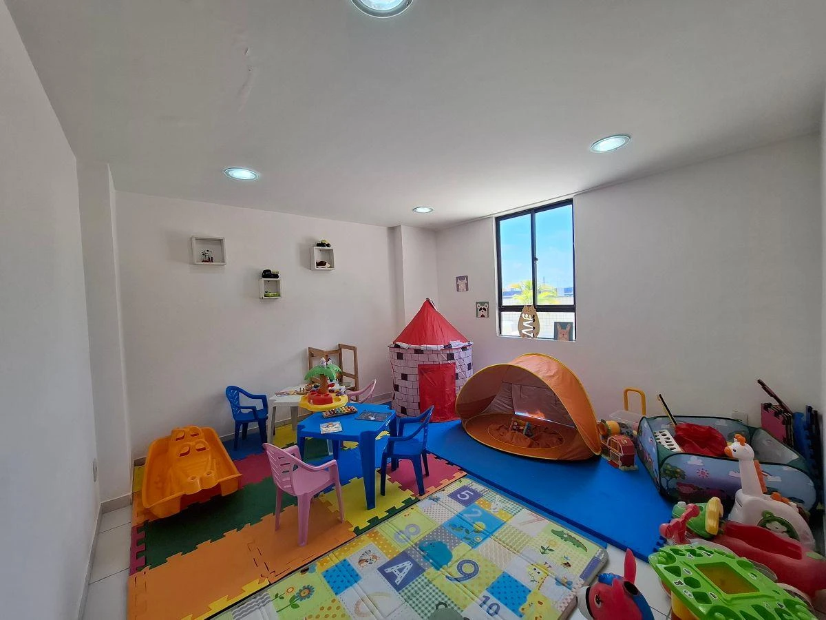 Квартира з 4 спальнями, 2 місцями паркування і 100 м²