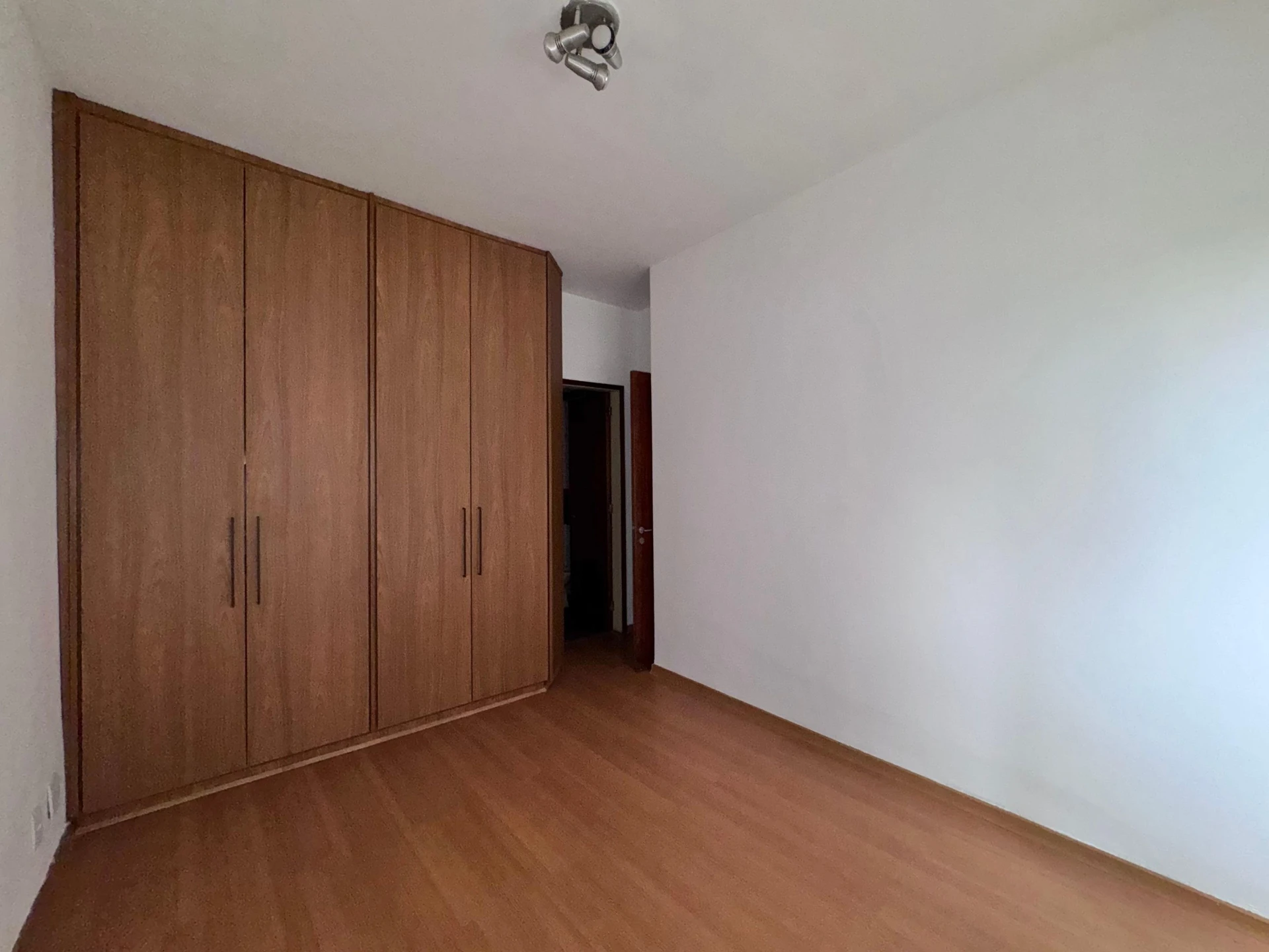 Apartamento de 3 quartos com varanda de vidro — photo 6