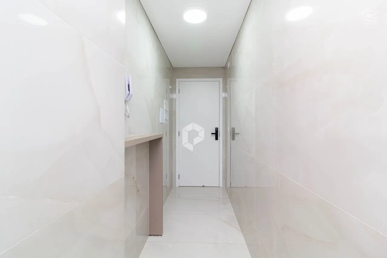 Furnished 1-bedroom apartment with enclosed balcony — photo 2