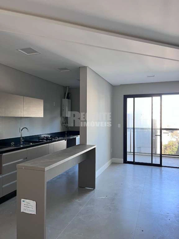 2-bedroom apartment with open-plan gas kitchen — photo 2
