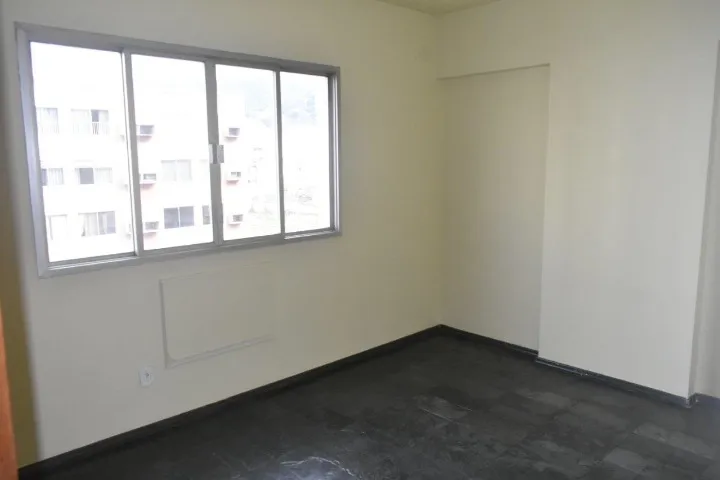 3-bedroom apartment with 3 baths, wood-floor living room — photo 3