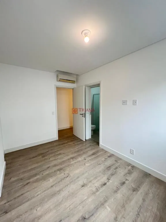 4-bedroom apartment with a water view in Florianópolis — photo 17
