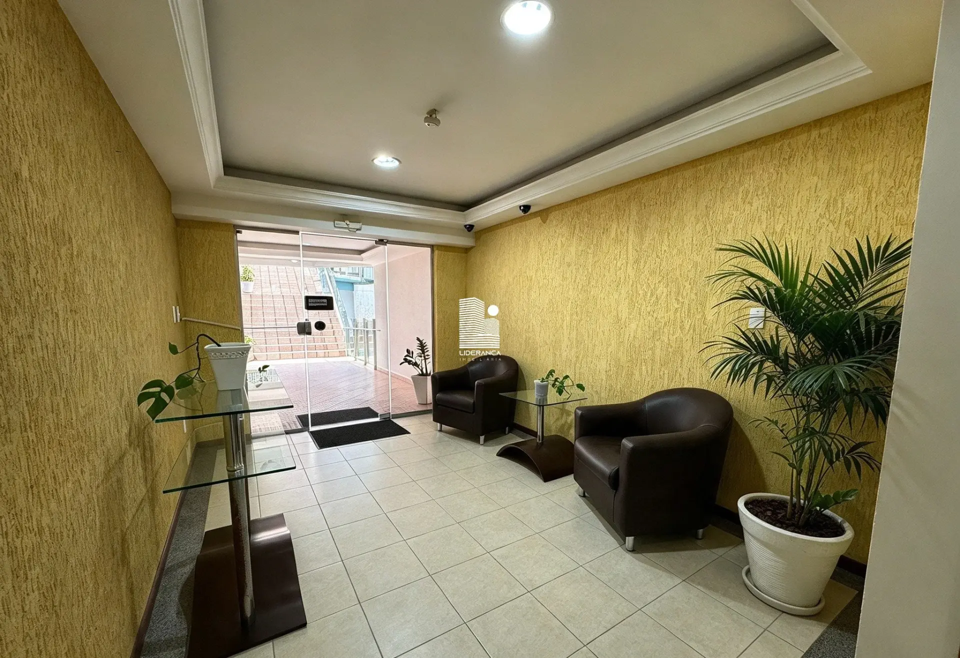 2-bedroom apartment with a mountain view in Florianópolis — photo 25