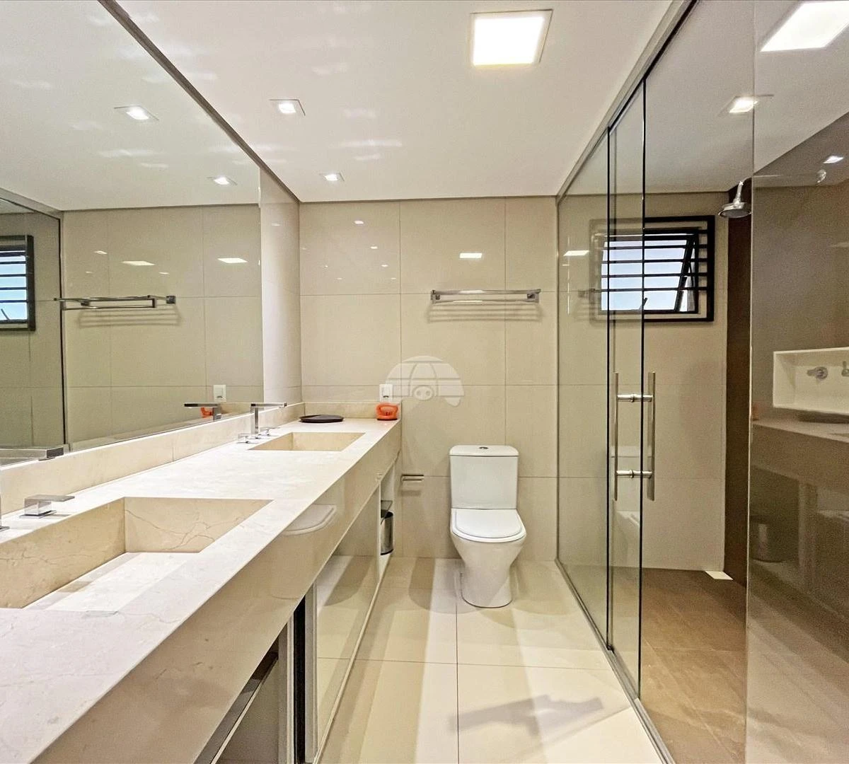 Washing machine in a 5-bedroom house, 280 m² — photo 12