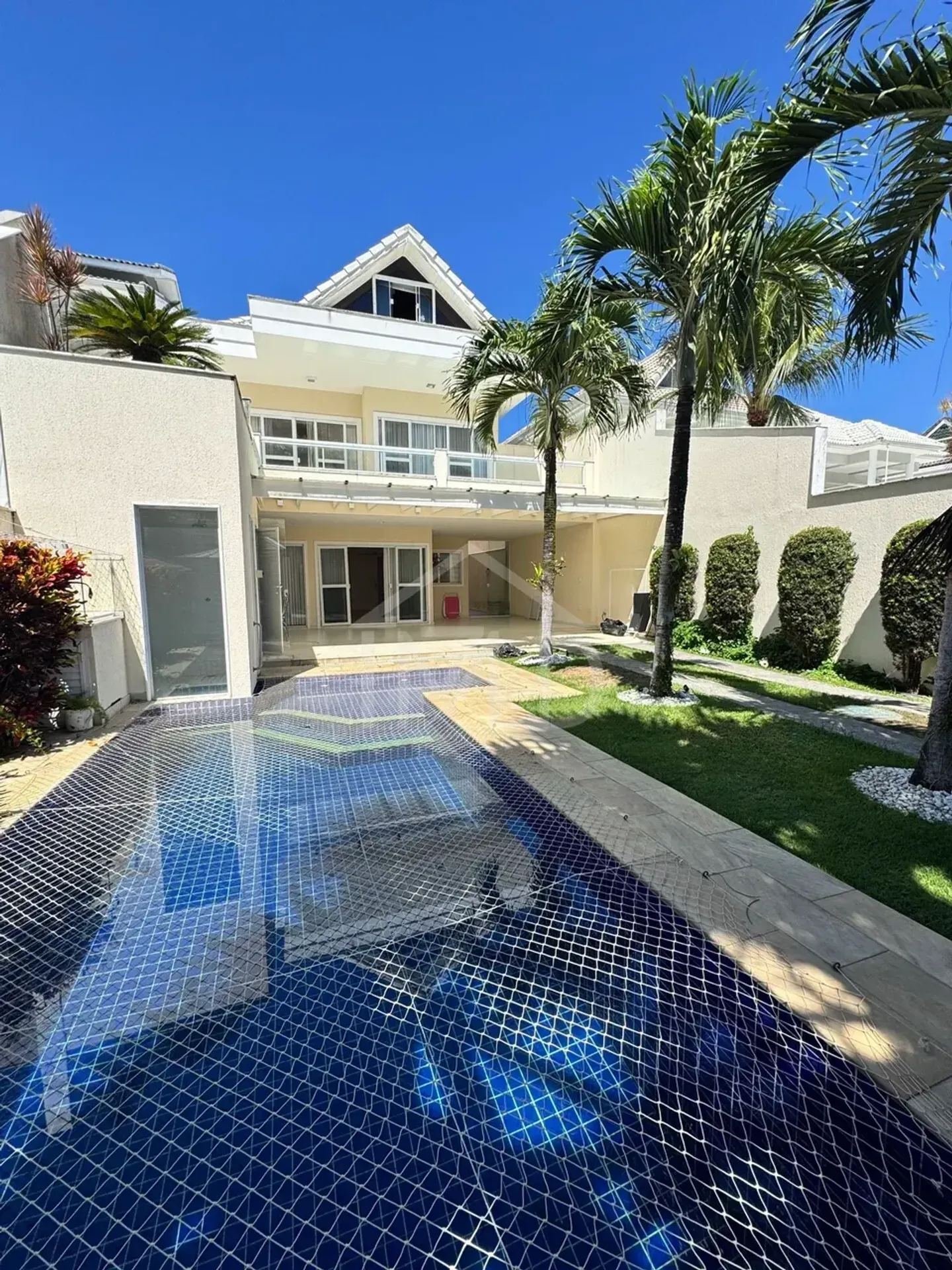House 390 m² with 5 bedrooms and an open-plan kitchen — photo 34