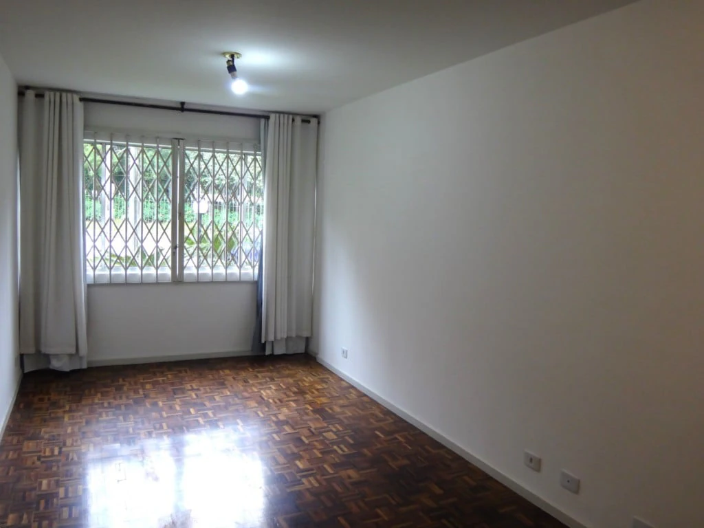 2-bedroom apartment with wood or laminate floors in Curitiba — photo 6
