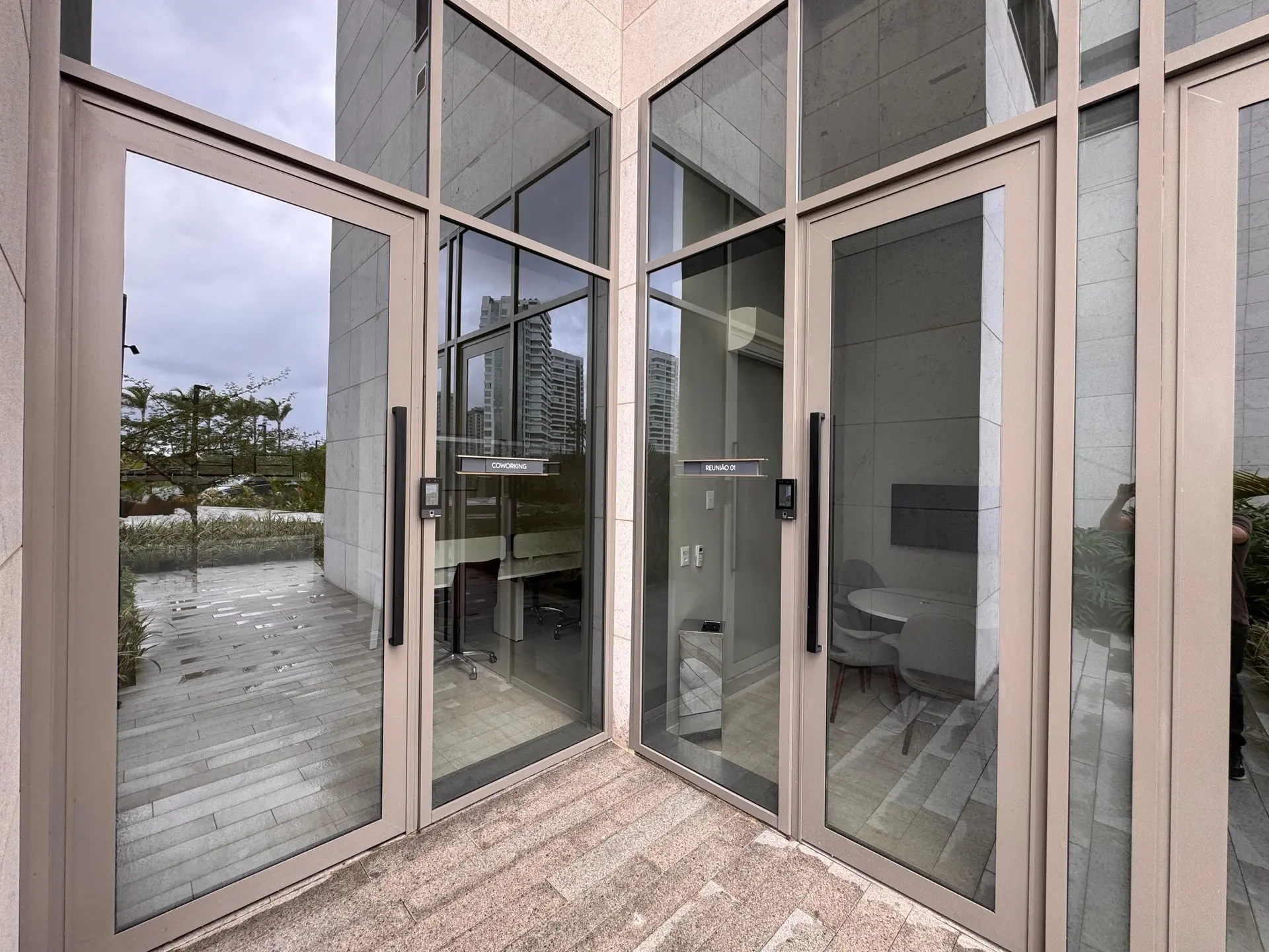 3-bedroom apartment with a home office — photo 13