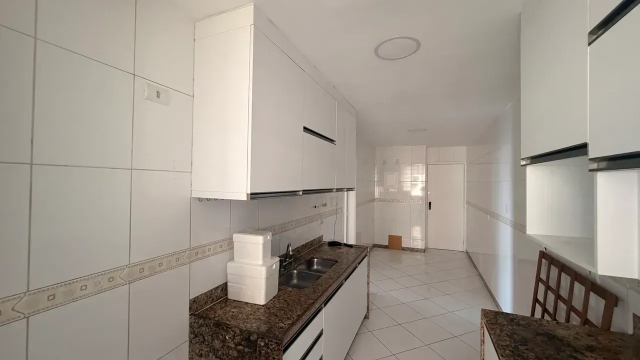 4-bedroom apartment with glassed-in balcony and 2 parking — photo 2