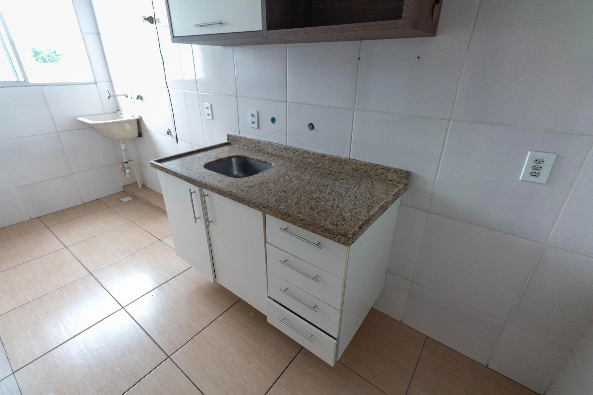 2-bedroom apartment with a grill on the balcony — photo 13