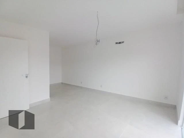 House with 4 bedrooms and 5 bathrooms, 2 parking spaces — photo 25