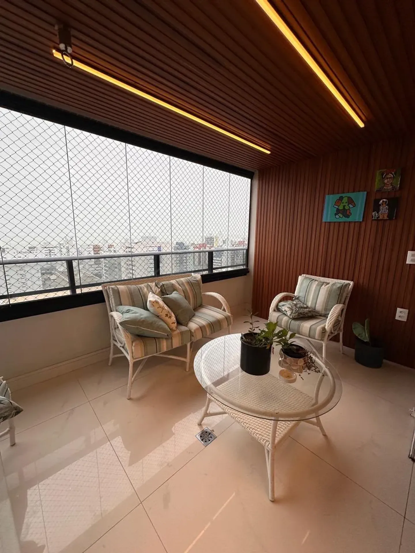 Furnished 180 m² apartment with 3 en-suites and balcony — photo 4