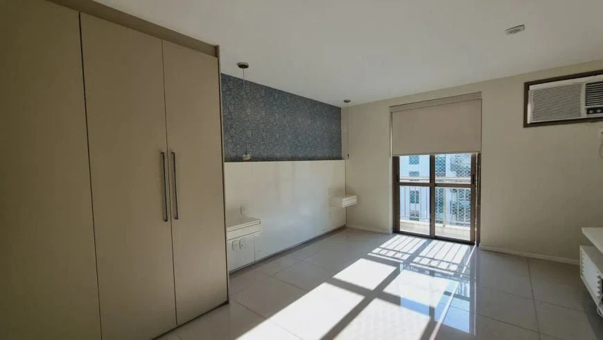 Apartment with open-plan kitchen and 4 bedrooms — photo 21