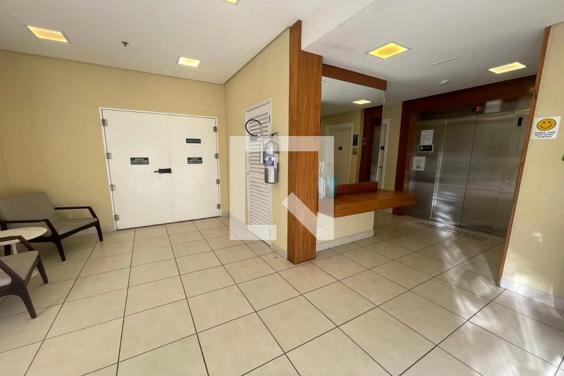 Furnished 2-bedroom apartment with balcony — photo 28