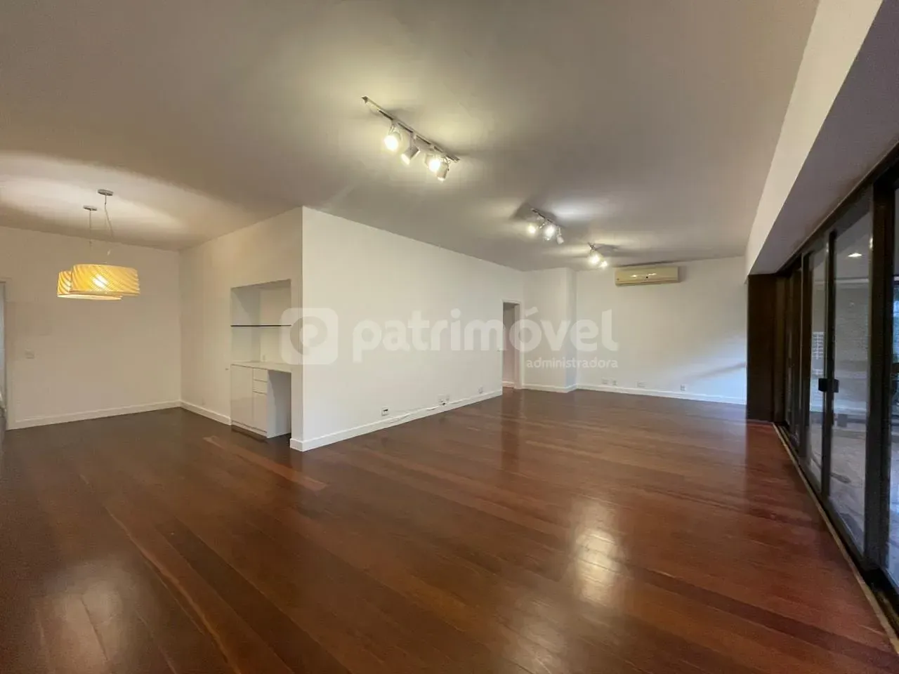 4-bedroom apartment with pool and 3 parking spaces — photo 12