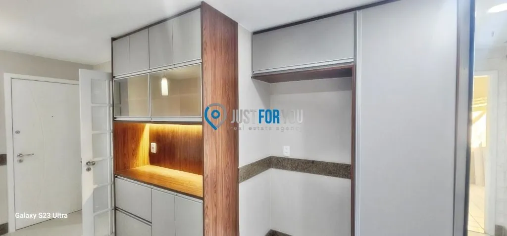 3-bedroom apartment with 4 baths and balcony — photo 12