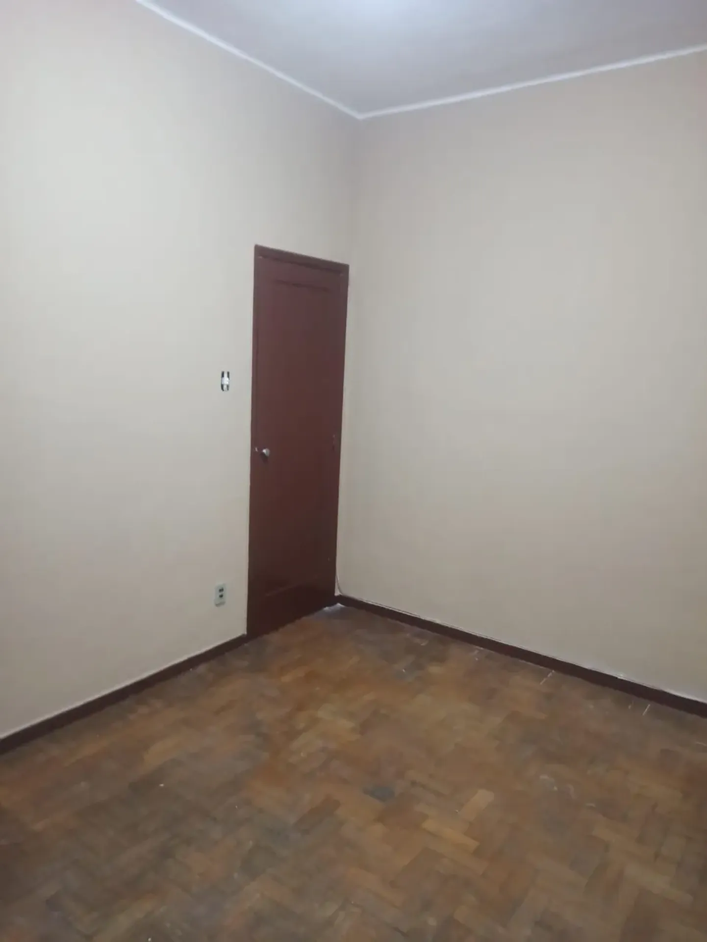 Apartment on the 2nd floor with wood or laminate floors — photo 3