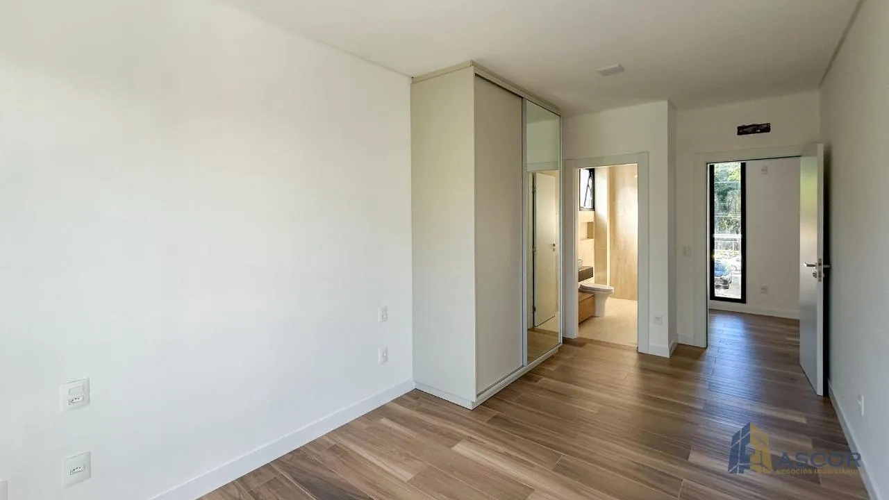 Garden in a 4-bedroom house, 250 m² — photo 18