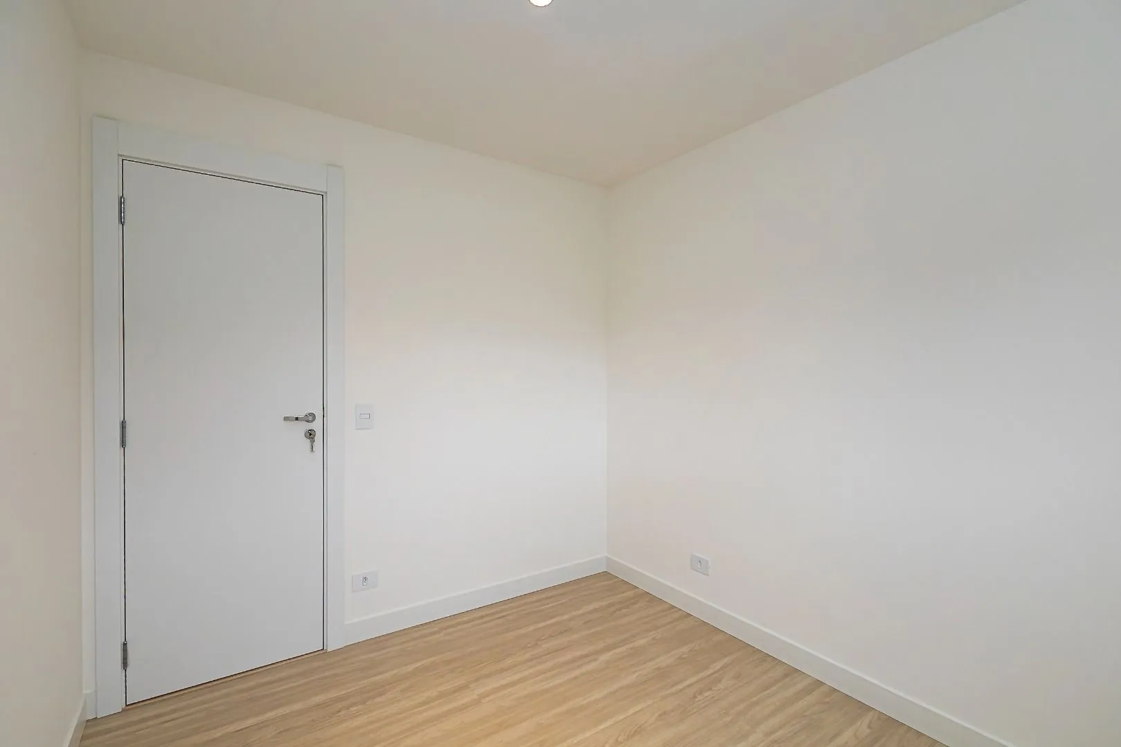 Furnished apartment, 78 m², with a glass-enclosed balcony — photo 26