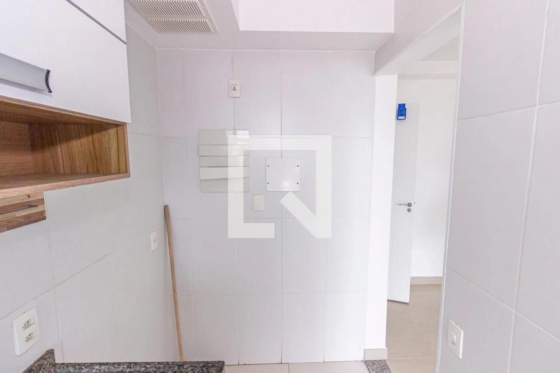 Furnished 2-bedroom apartment with 1 bath and parking — photo 36