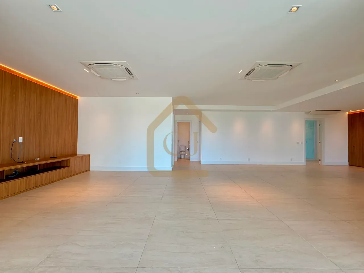 Unfurnished 3-bedroom apartment with 5 bathrooms and balcony — photo 14