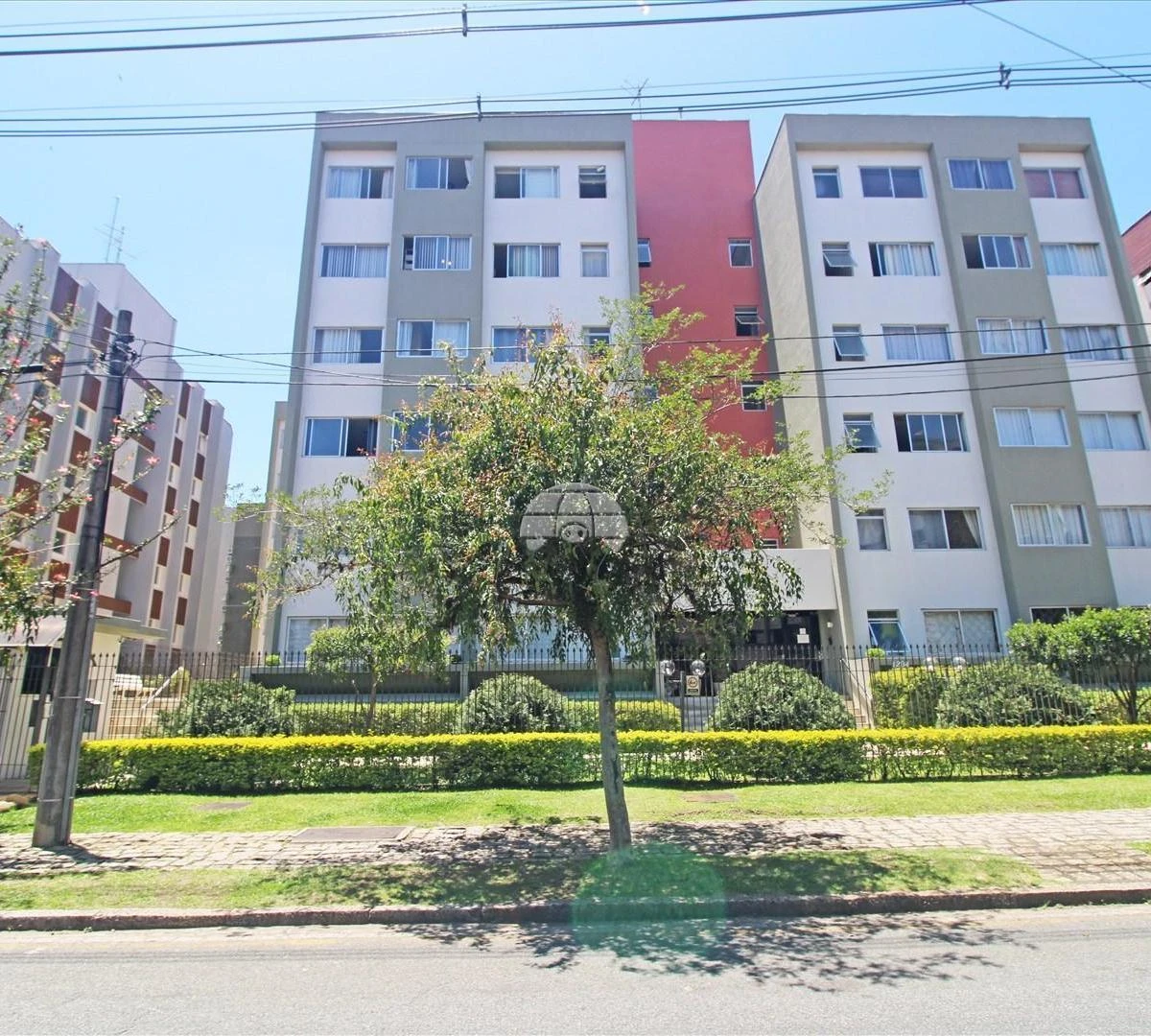 2-bedroom apartment with wood or laminate floors in Curitiba — photo 6