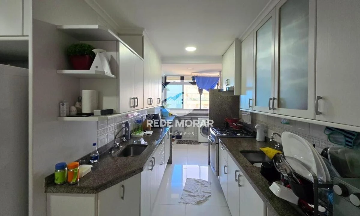 4-bedroom apartment with a water view — photo 13