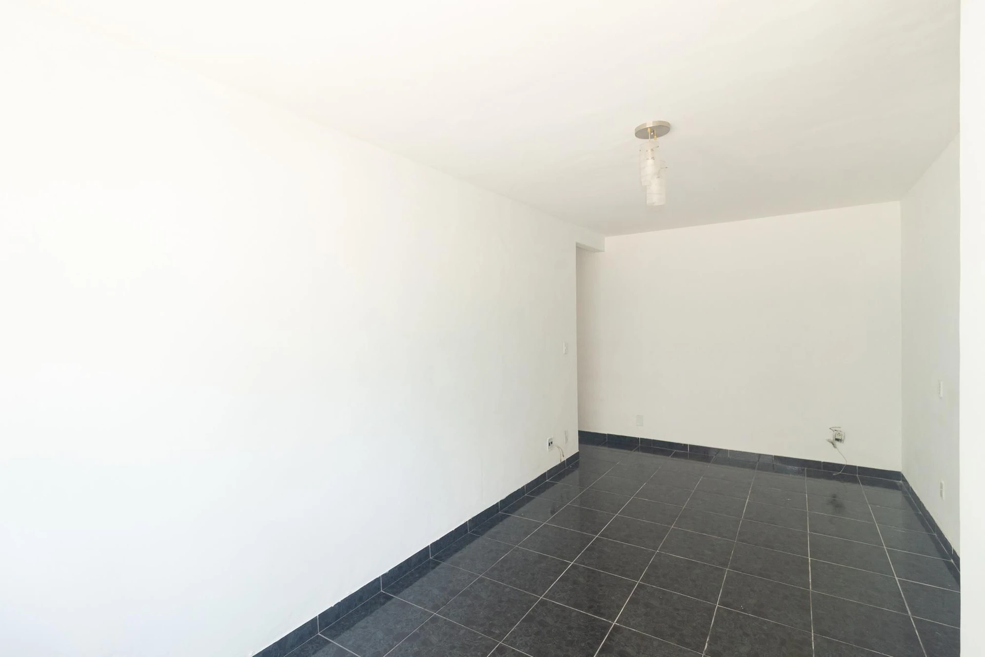 2-bedroom apartment with 1 bath, parking spot, pets ok — photo 28
