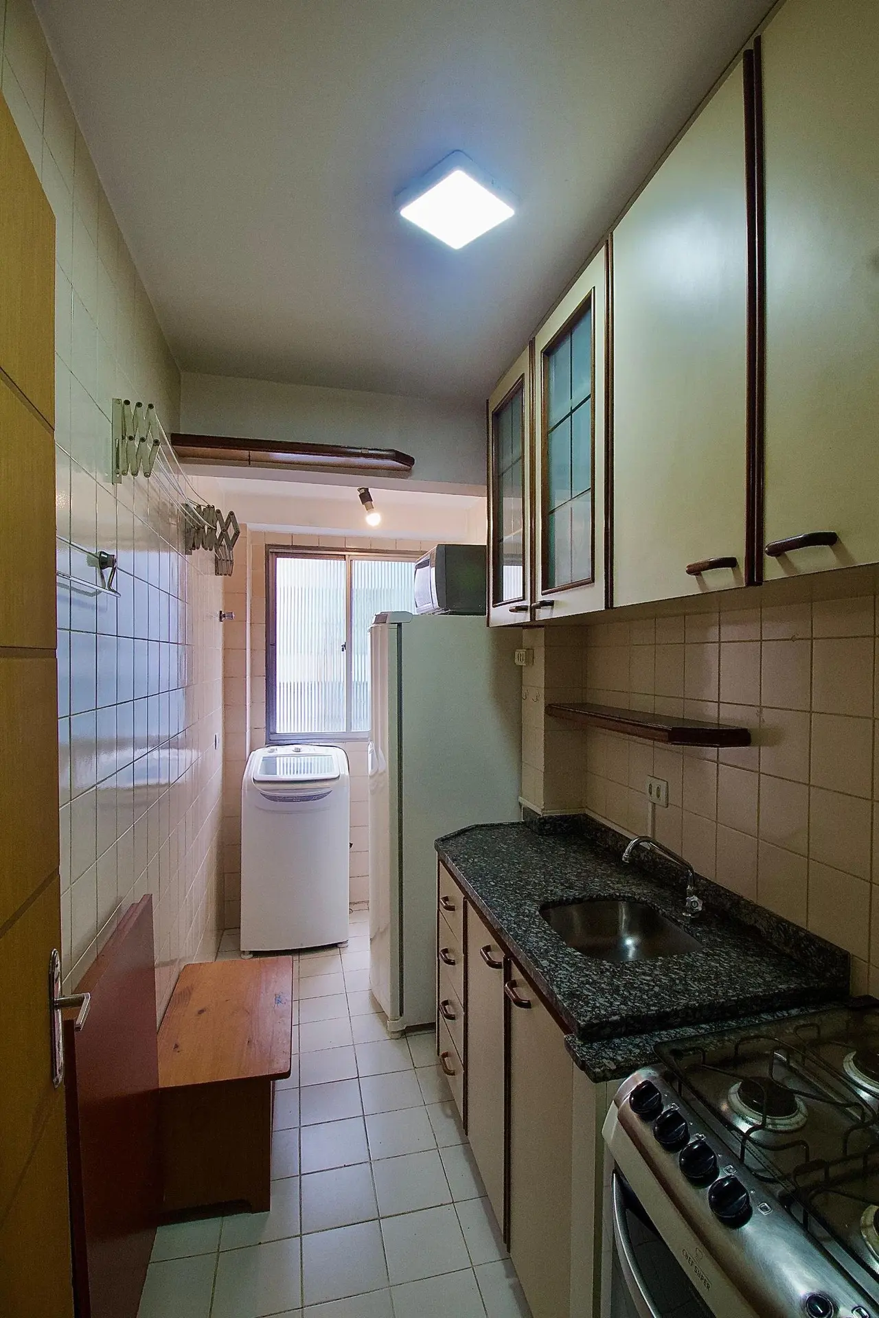 84 m² apartment with a home office and a bathtub — photo 8
