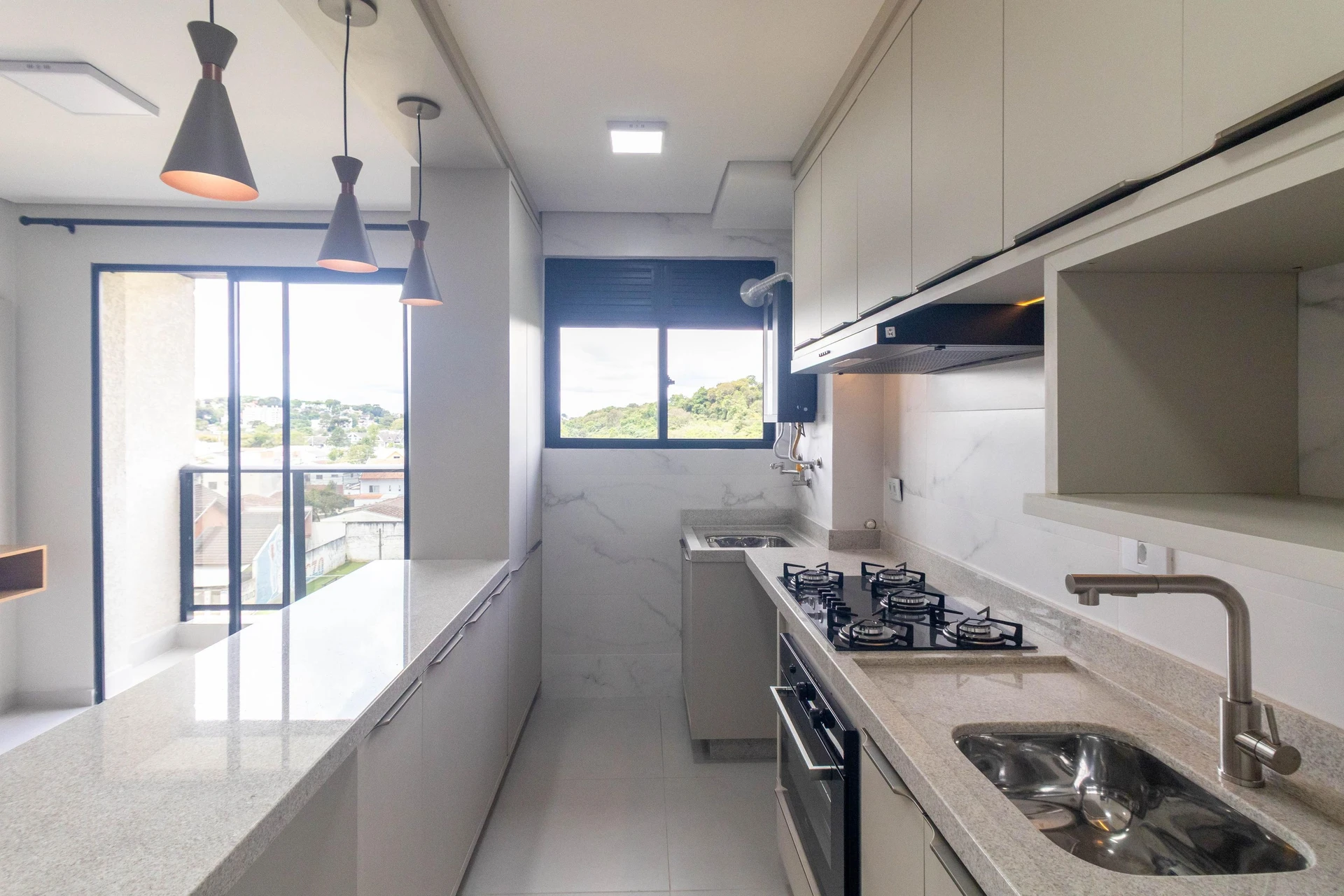 2-bedroom apartment with a home office in Curitiba — photo 2