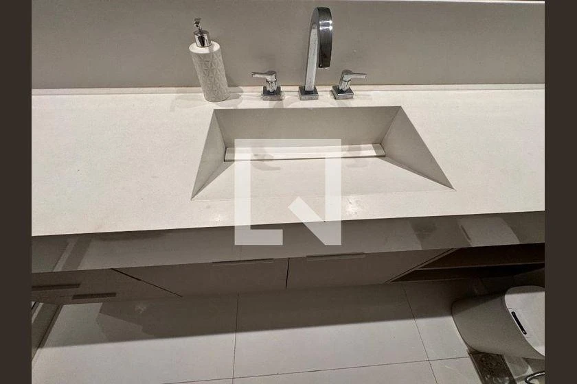 Rental house with 4 suites and 450 m² — photo 49